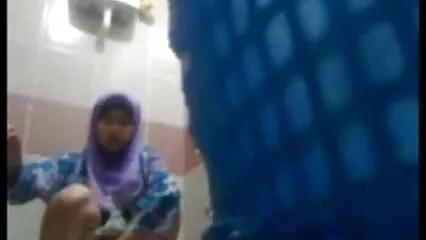 Belle April Doon doigte son gode vieille grand mere cochonne anal, vibromasseur bébé