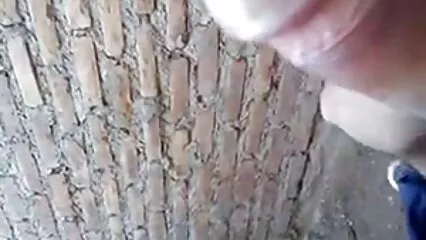 Le salopes offertes mec a emmené une belle blonde lui rendre visite et s'est tenu sur sa chatte tordue