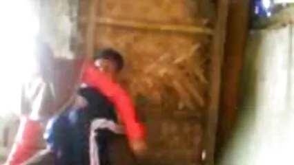 Kuni et le sexe avec une fille salopes portugaises rouge et fourré dans la bouche