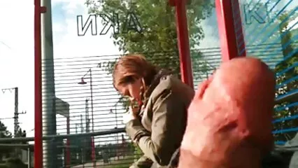 après avoir essayé francaises cochonnes un maillot de bain, un couple noir baisé dans la cour
