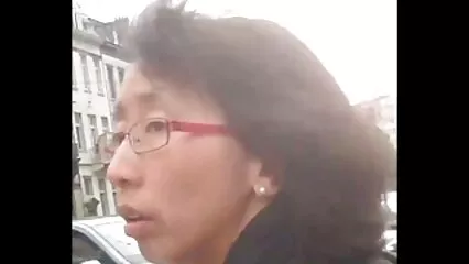 La mère de Chloé veut baiser, alors elle suce les seins video cochonnes francaises de son fils avant de le baiser.