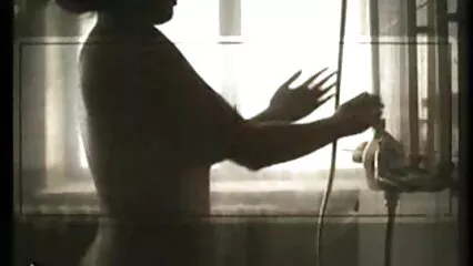 Un homme baise la femme de son voisin avec video gratuite cochonne un long baiser, et la génisse suce