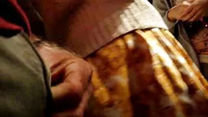 Un homme chauve est entré dans la chambre et a embrassé tout le vieille grand mere cochonne monde.