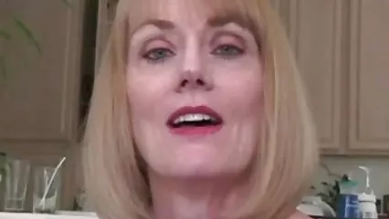 jeune salope prend un salopes sexy creampie de groupe cool dans sa chatte