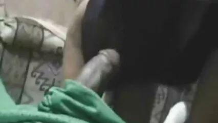 Elle a une grosse bite et il lui françaises cochonnes baise la chatte avec des baisers.