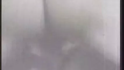 Fumer dans la direction opposée et salopes en culotte embrasser à chaud une jeune blonde dans la chatte