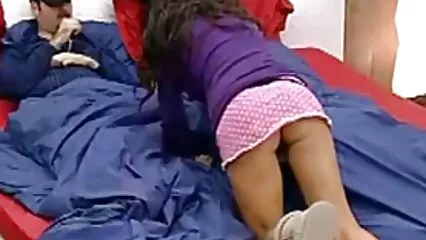 Nikki Hunter reçoit trois bites dans ses trous salopes matures poilues