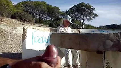 Porno avec une fille fumeuse qui aime sucer et bien salopes en string embrasser
