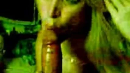 superbe double fumeur avec femme arabe cochonne un joli visage plein d'amis