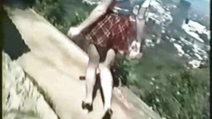 Superbe ado nue dans la piscine salopes matures françaises et frissonnant sur la chaise longue