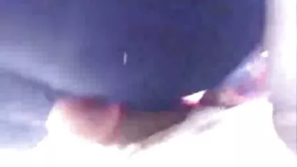 Une blonde plus âgée au casting culottes de salopes se masturbe avec des seins et baise avec des baisers.