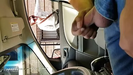 Jeune fille tchèque fait un massage salopes pornos sexy avec de l'huile et embrassée