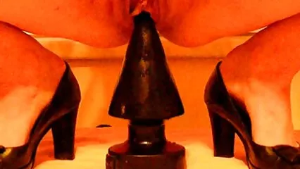Une étudiante mignonne avec un gode bleu video sex cochonne profite du soleil