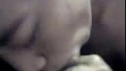 Examen médical d'une femme nue, avec insertion dans le cul et salopes tres poilues doigté dans la chatte