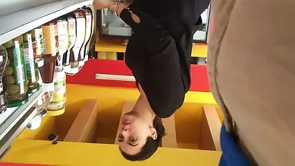 Pov mec enfonce sa longue bite dans salopes en mini jupe la chatte de la femme